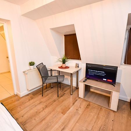 The Lincoln Suites - Central Shabbat Friendly Apartments Bukarest Eksteriør billede