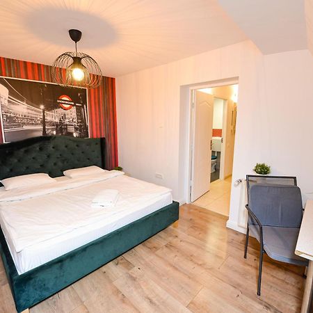 The Lincoln Suites - Central Shabbat Friendly Apartments Bukarest Eksteriør billede