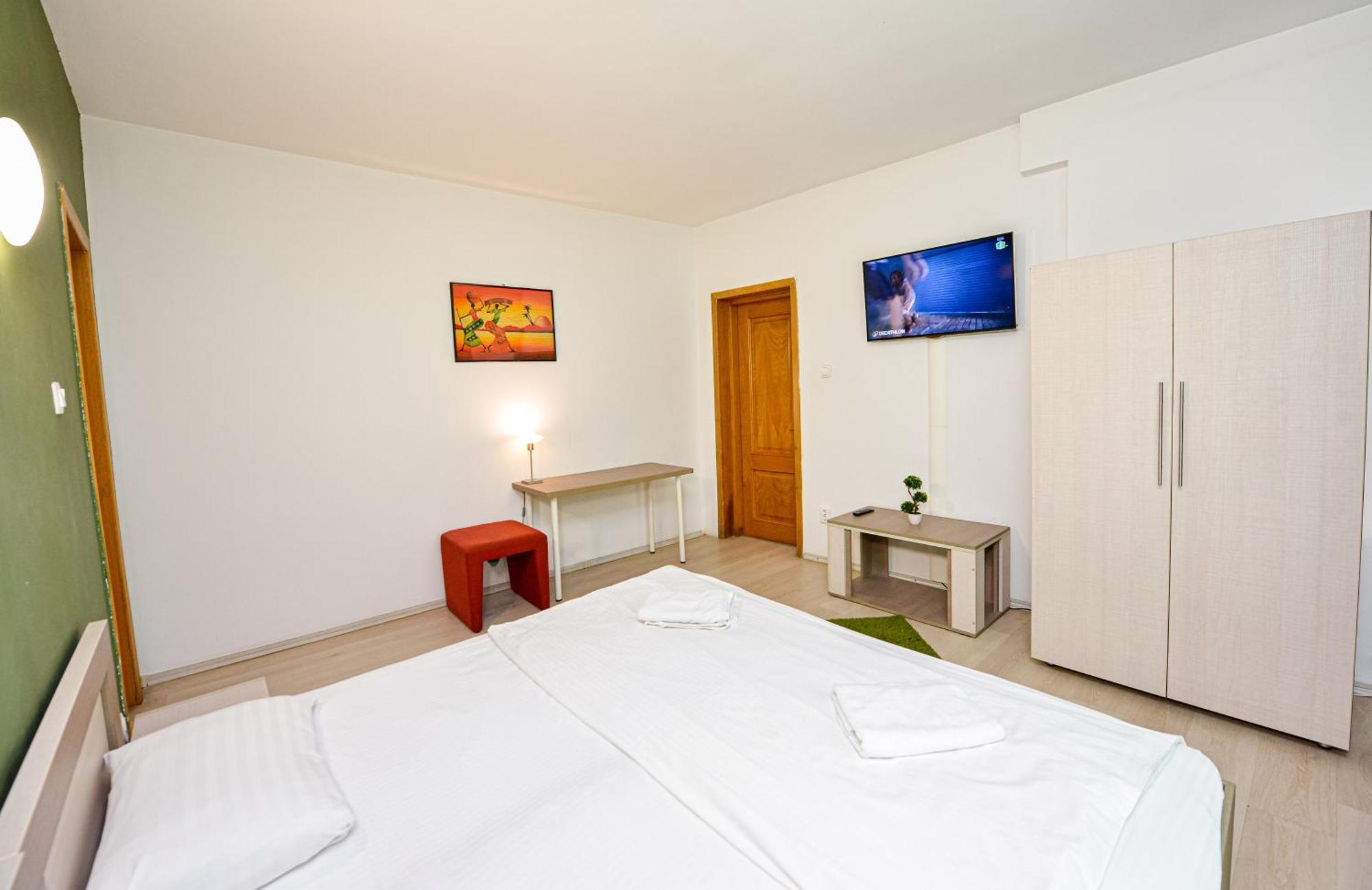 The Lincoln Suites - Central Shabbat Friendly Apartments Bukarest Eksteriør billede