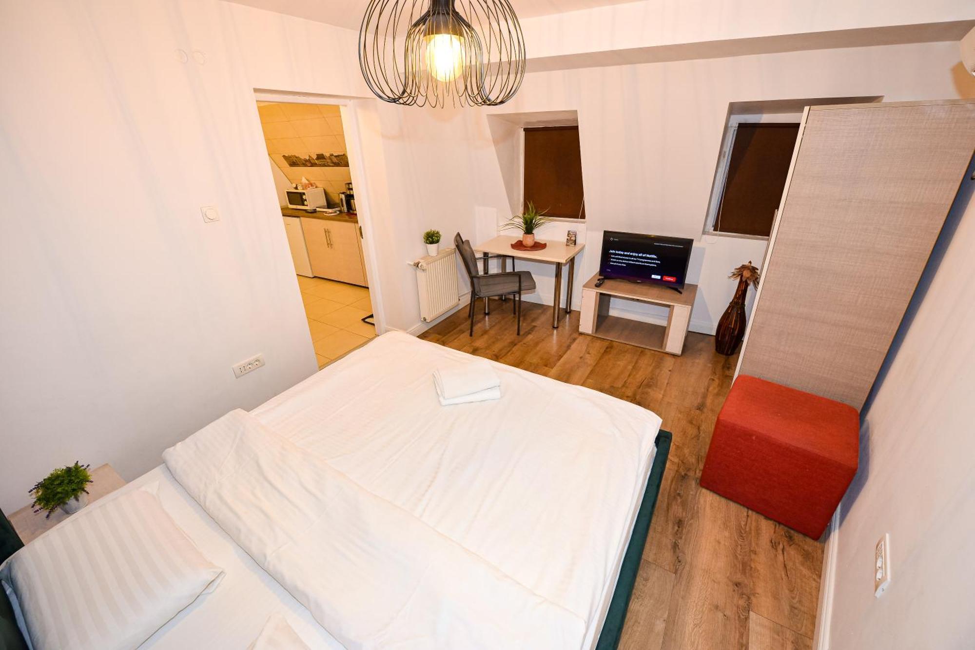 The Lincoln Suites - Central Shabbat Friendly Apartments Bukarest Eksteriør billede