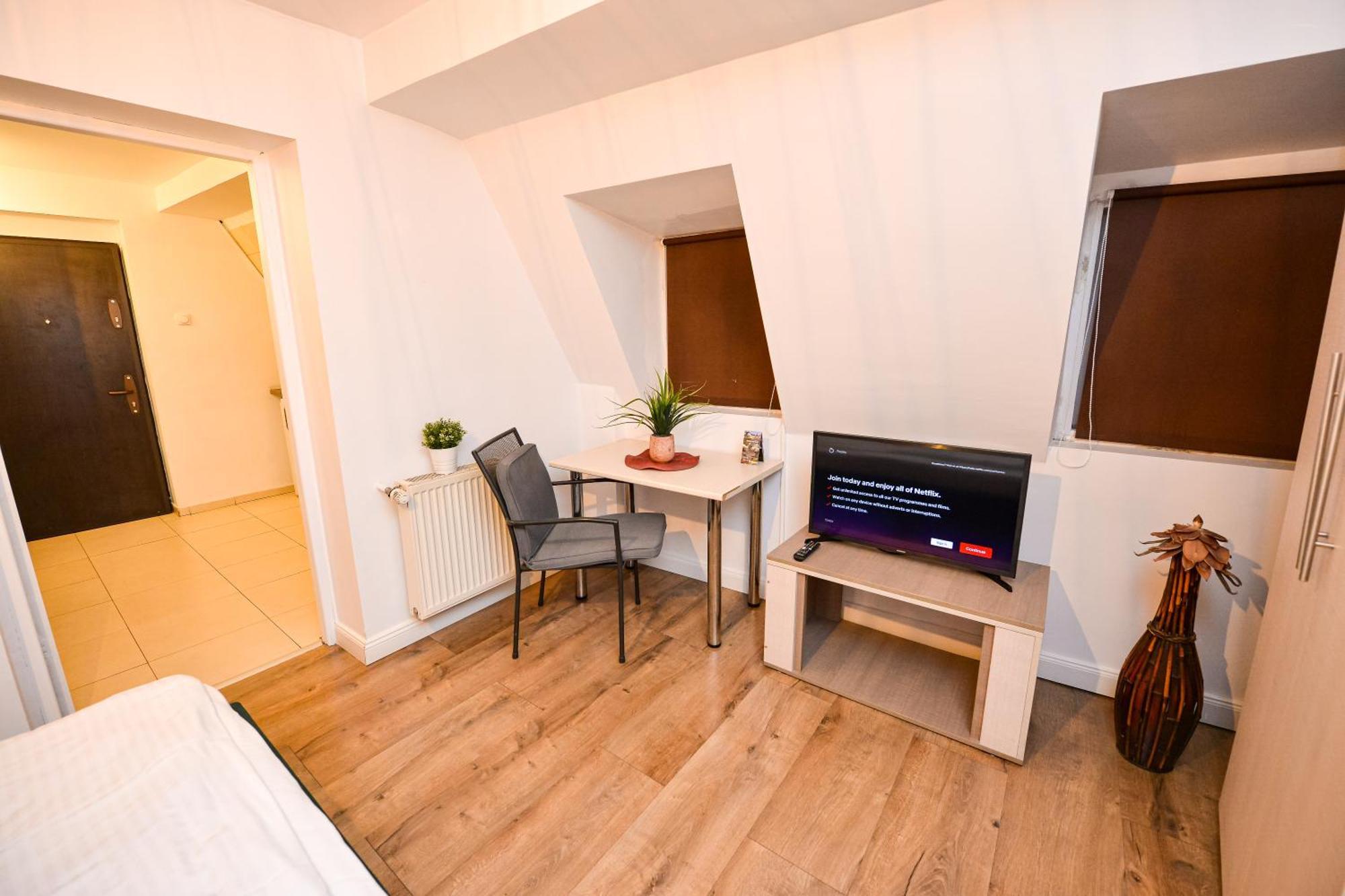 The Lincoln Suites - Central Shabbat Friendly Apartments Bukarest Eksteriør billede