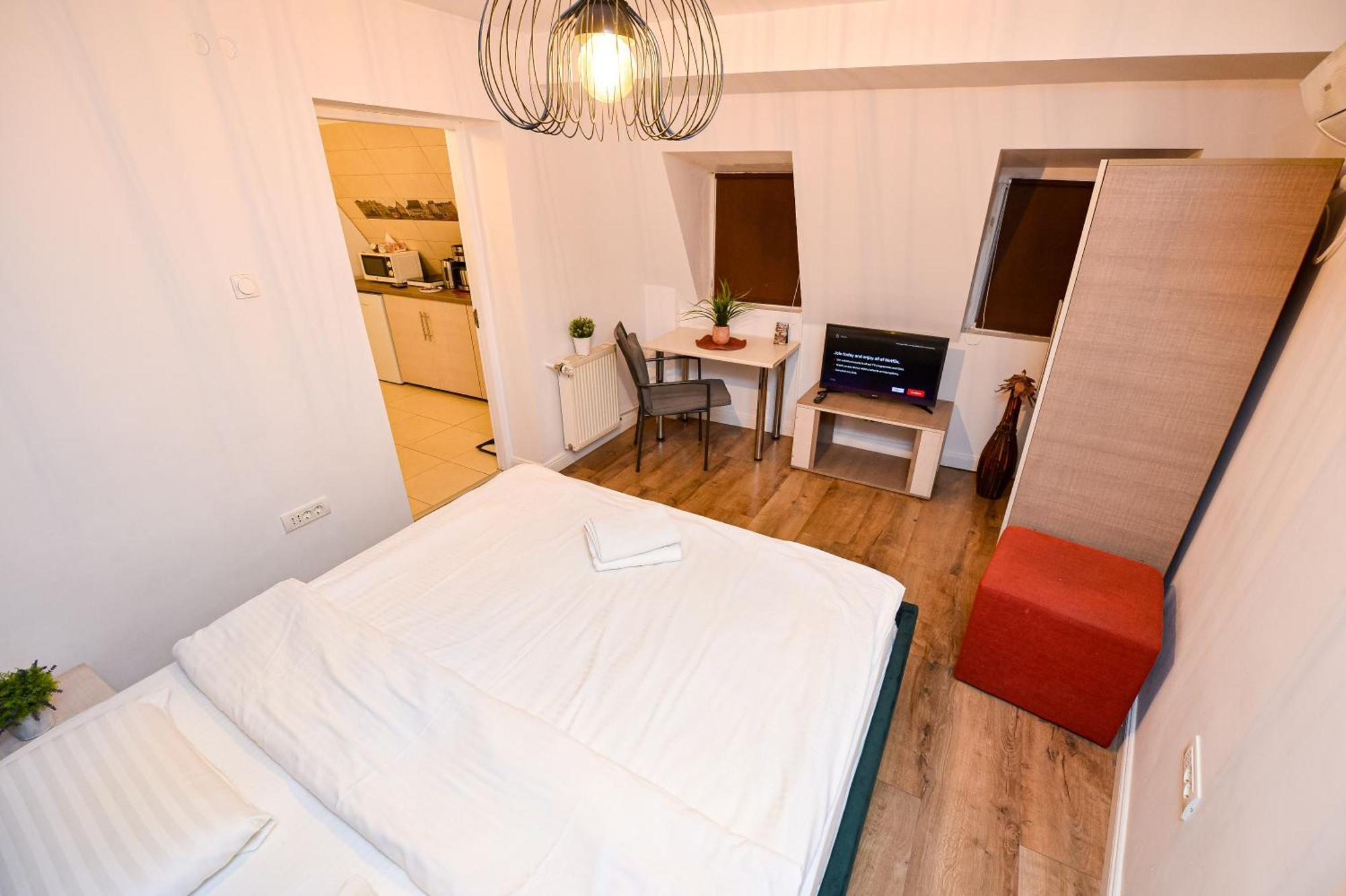 The Lincoln Suites - Central Shabbat Friendly Apartments Bukarest Eksteriør billede