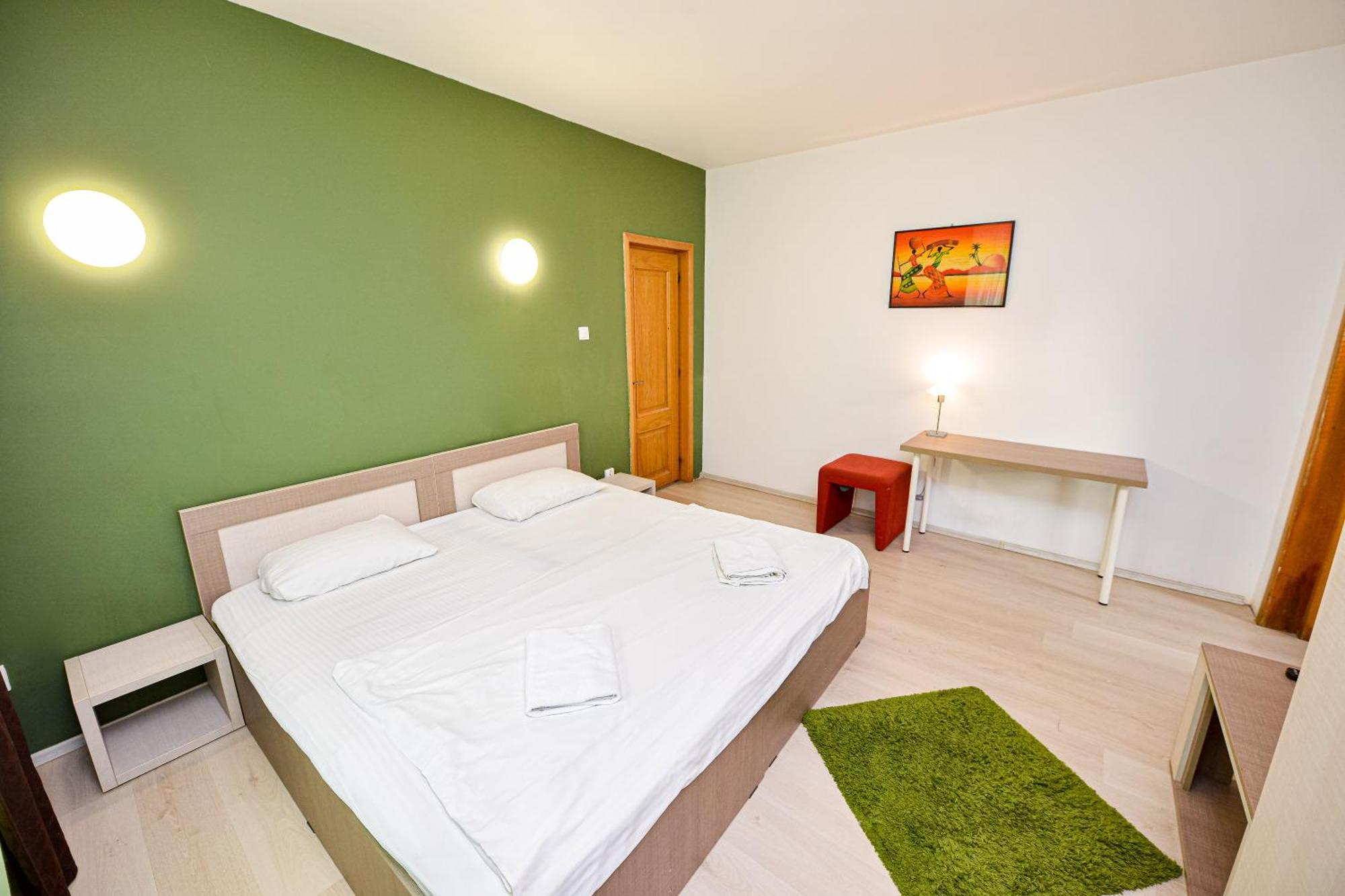 The Lincoln Suites - Central Shabbat Friendly Apartments Bukarest Eksteriør billede