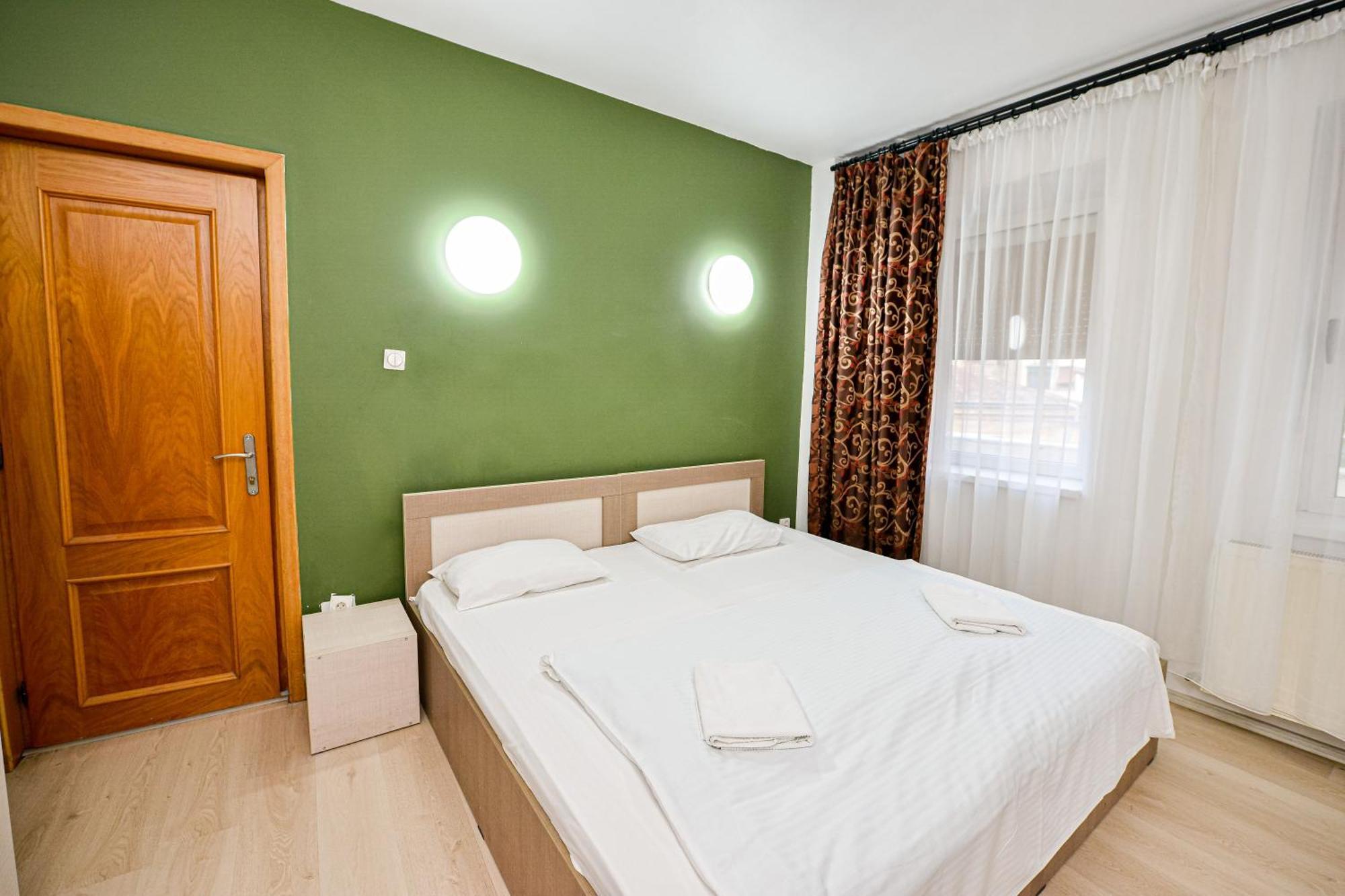 The Lincoln Suites - Central Shabbat Friendly Apartments Bukarest Eksteriør billede
