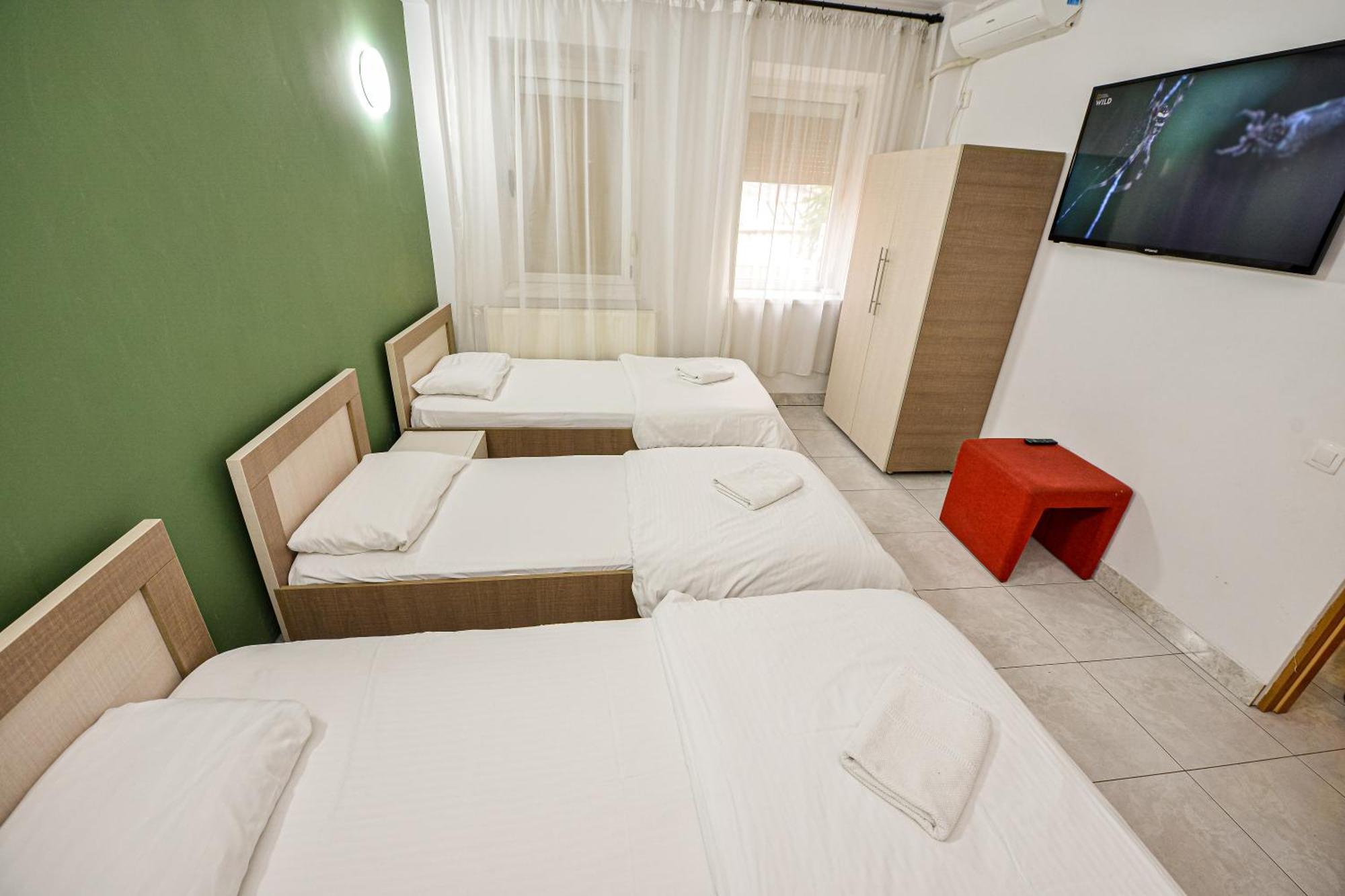 The Lincoln Suites - Central Shabbat Friendly Apartments Bukarest Eksteriør billede