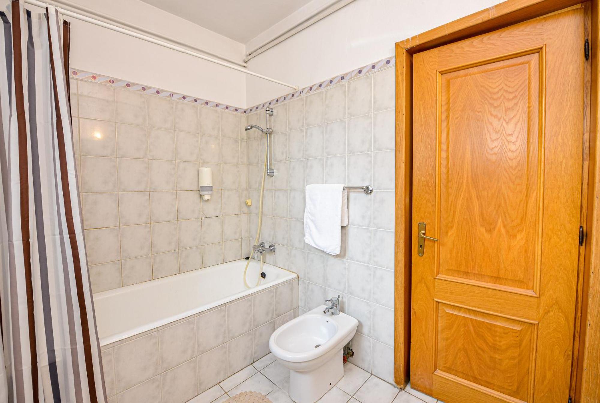 The Lincoln Suites - Central Shabbat Friendly Apartments Bukarest Eksteriør billede