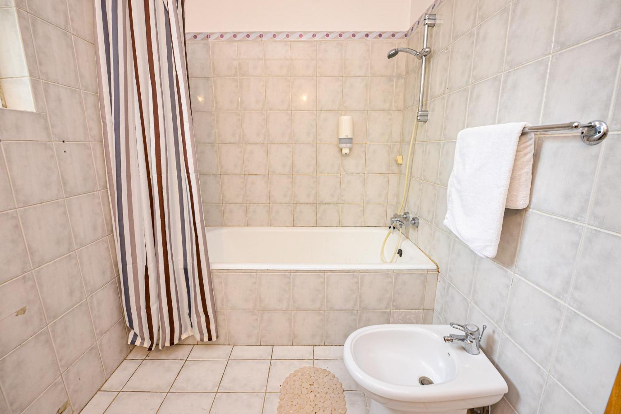 The Lincoln Suites - Central Shabbat Friendly Apartments Bukarest Eksteriør billede