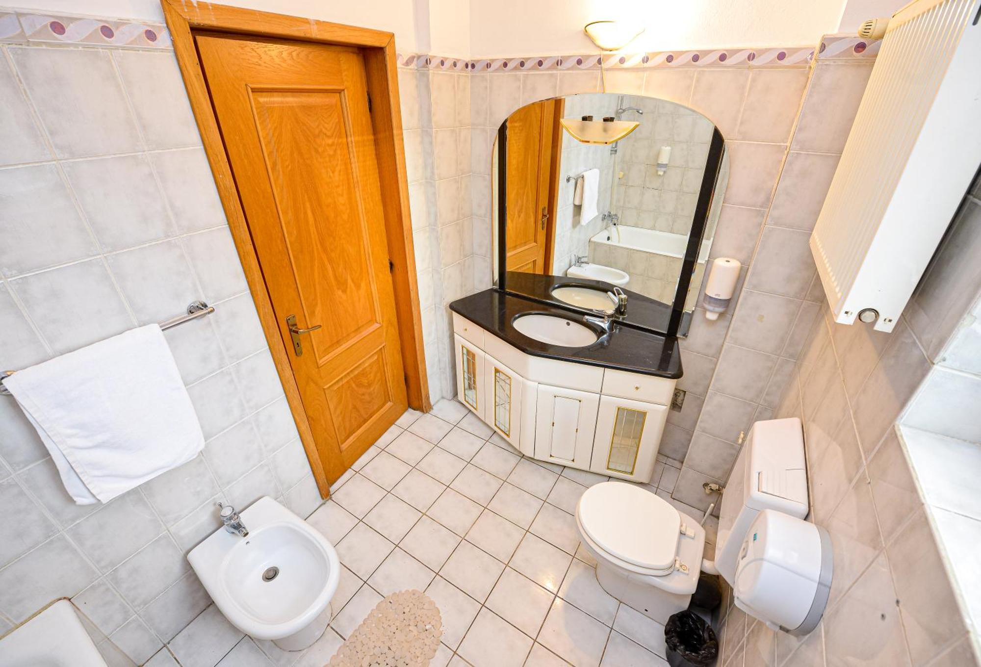 The Lincoln Suites - Central Shabbat Friendly Apartments Bukarest Eksteriør billede